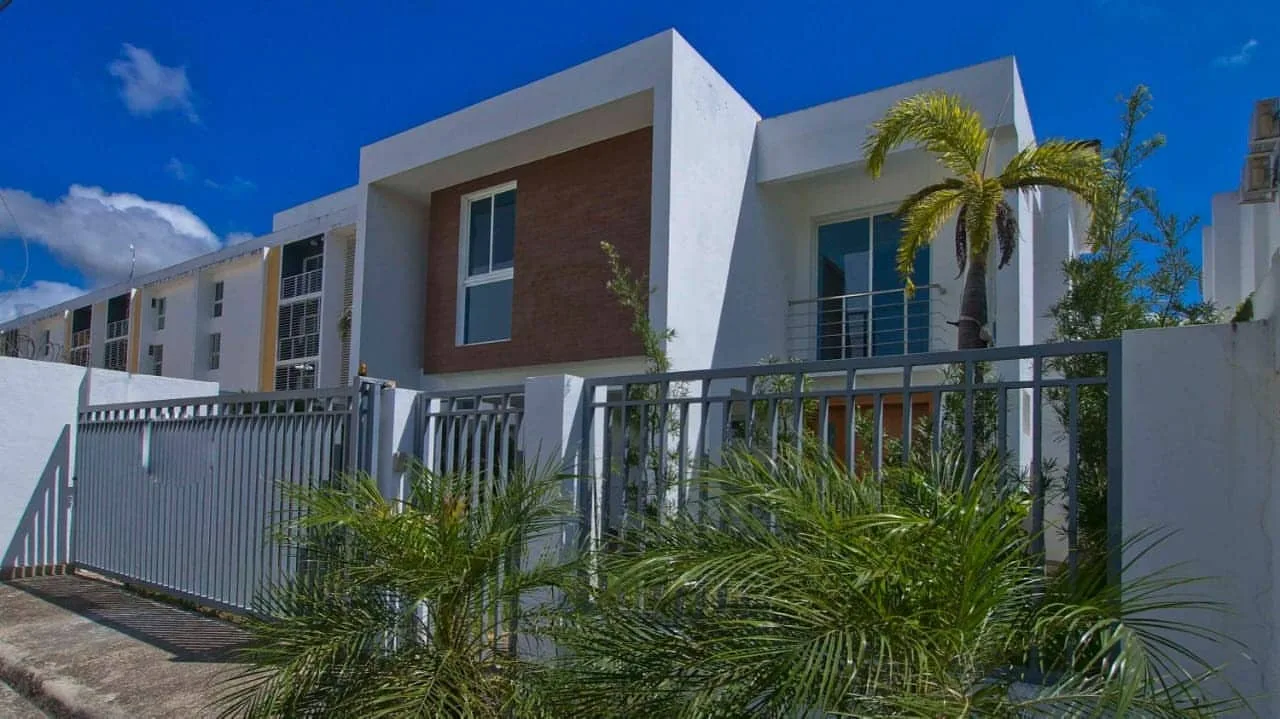 Casa moderna en residencial privado en Santiago · Fotografía 2
