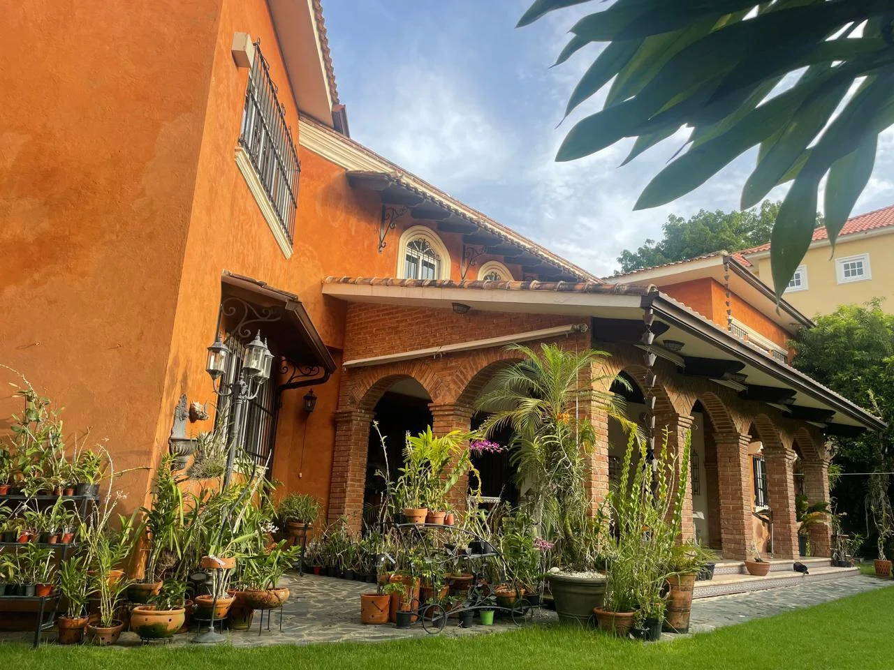 Casa con jardín y jacuzzi en Arroyo Hondo II · Fotografía 4