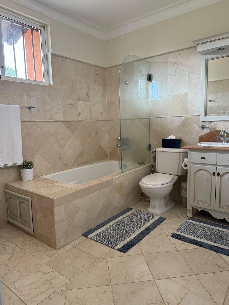 Casa con jardín y jacuzzi en Arroyo Hondo II · Fotografía 5