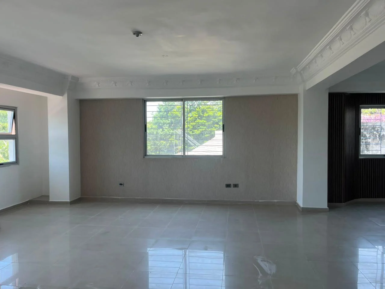 Apartamento de tres habitaciones en alquiler en Santo Domingo Este · Fotografía 2
