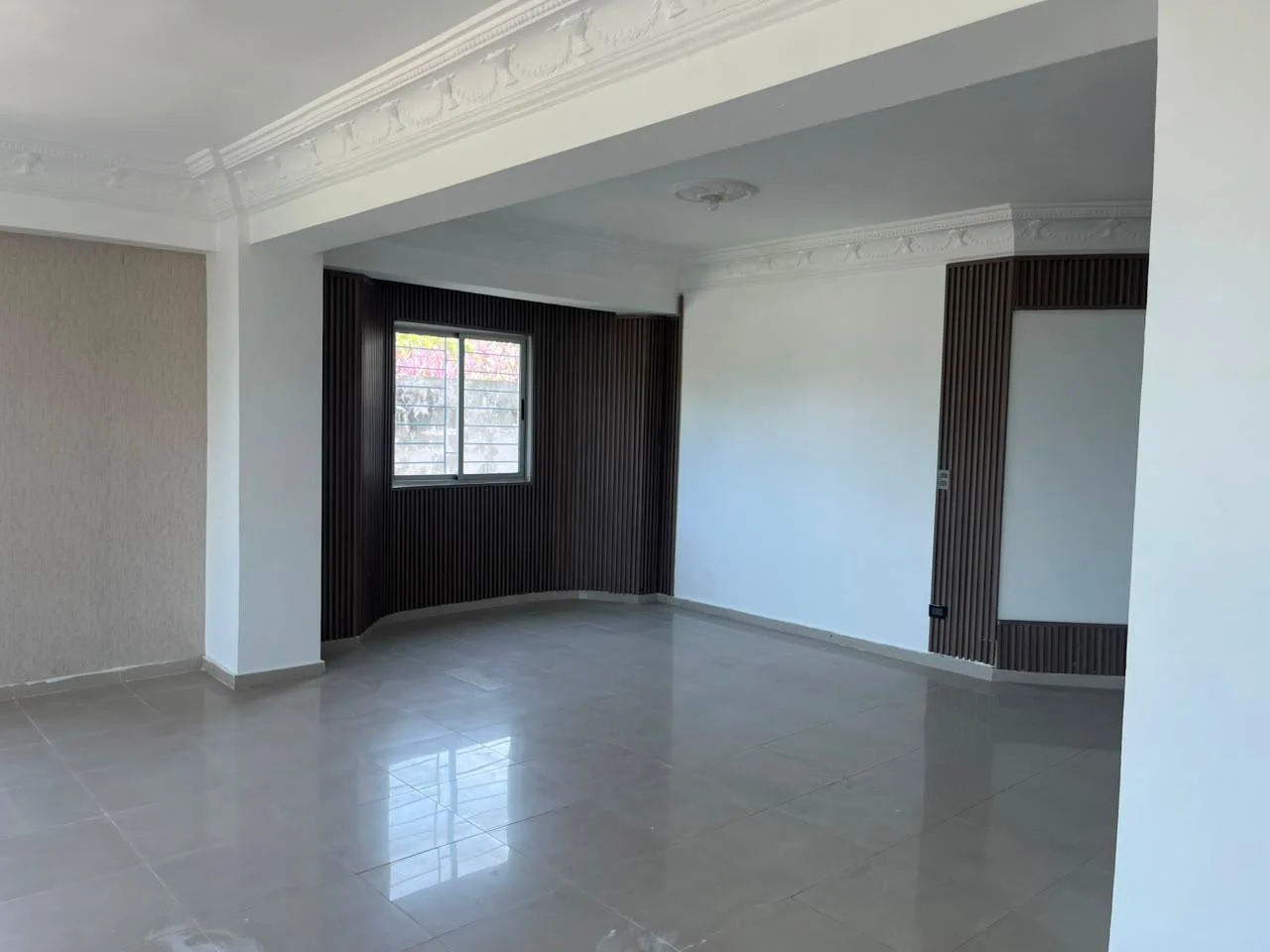 Apartamento de tres habitaciones en alquiler en Santo Domingo Este · Fotografía 3