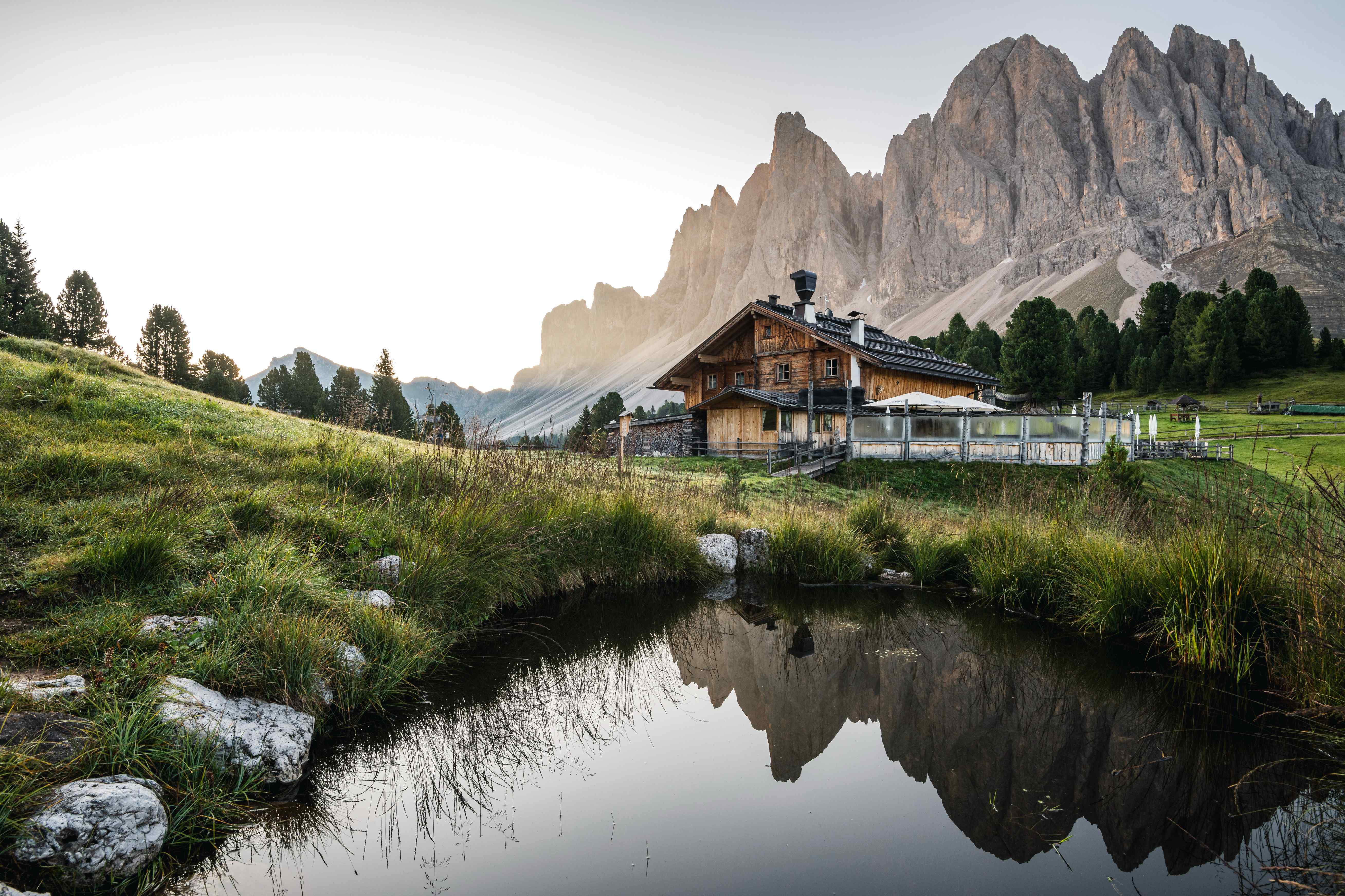 Almhütte mit See – Dolomiten Südtirol