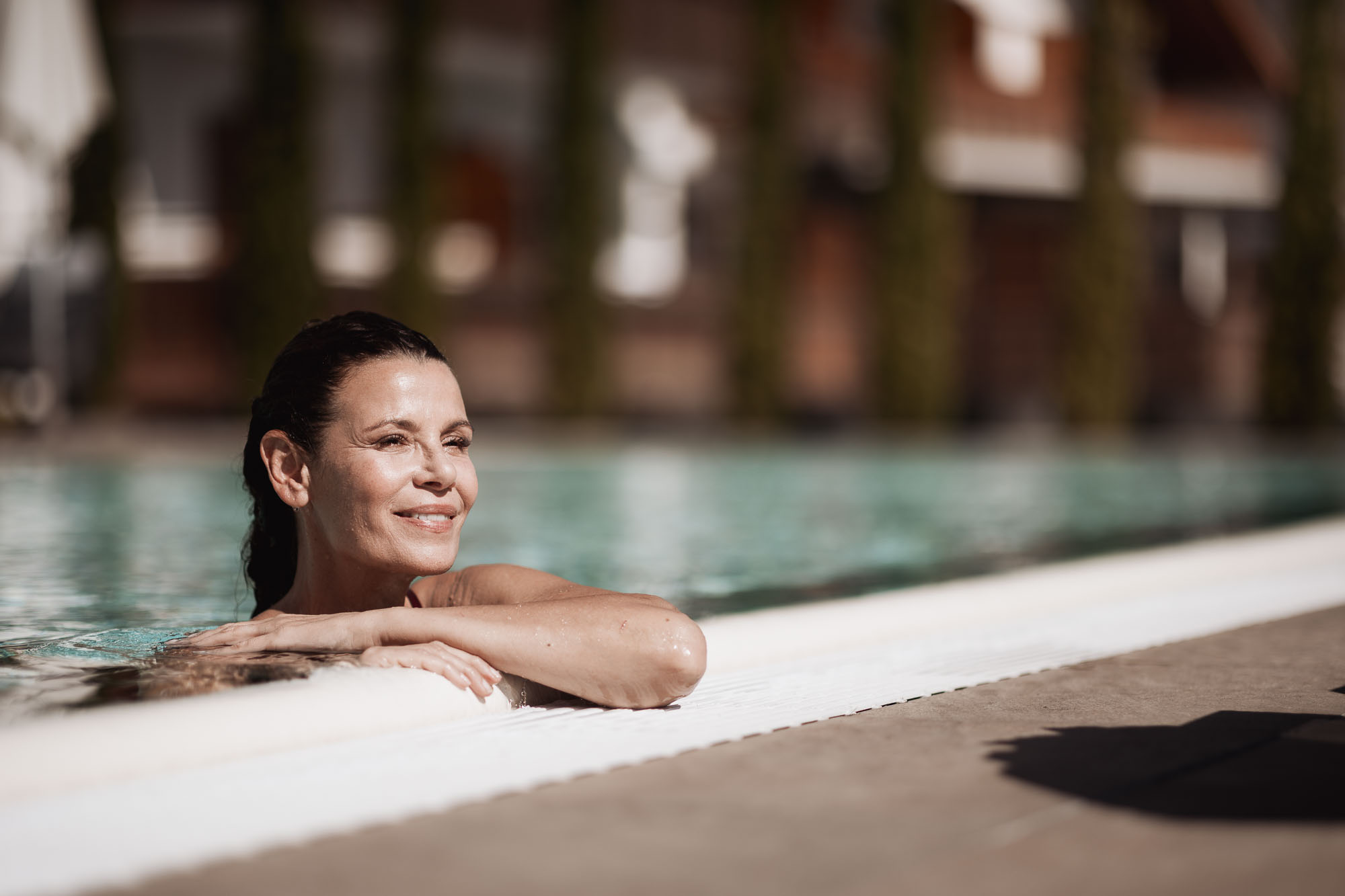 Guests at the panorama pool – Hotel Maria Theresia