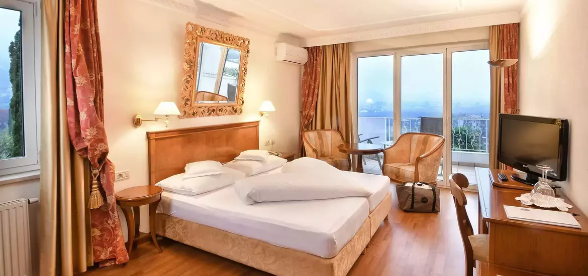 Maria Theresia stil Panorama Room – Hotel Algund