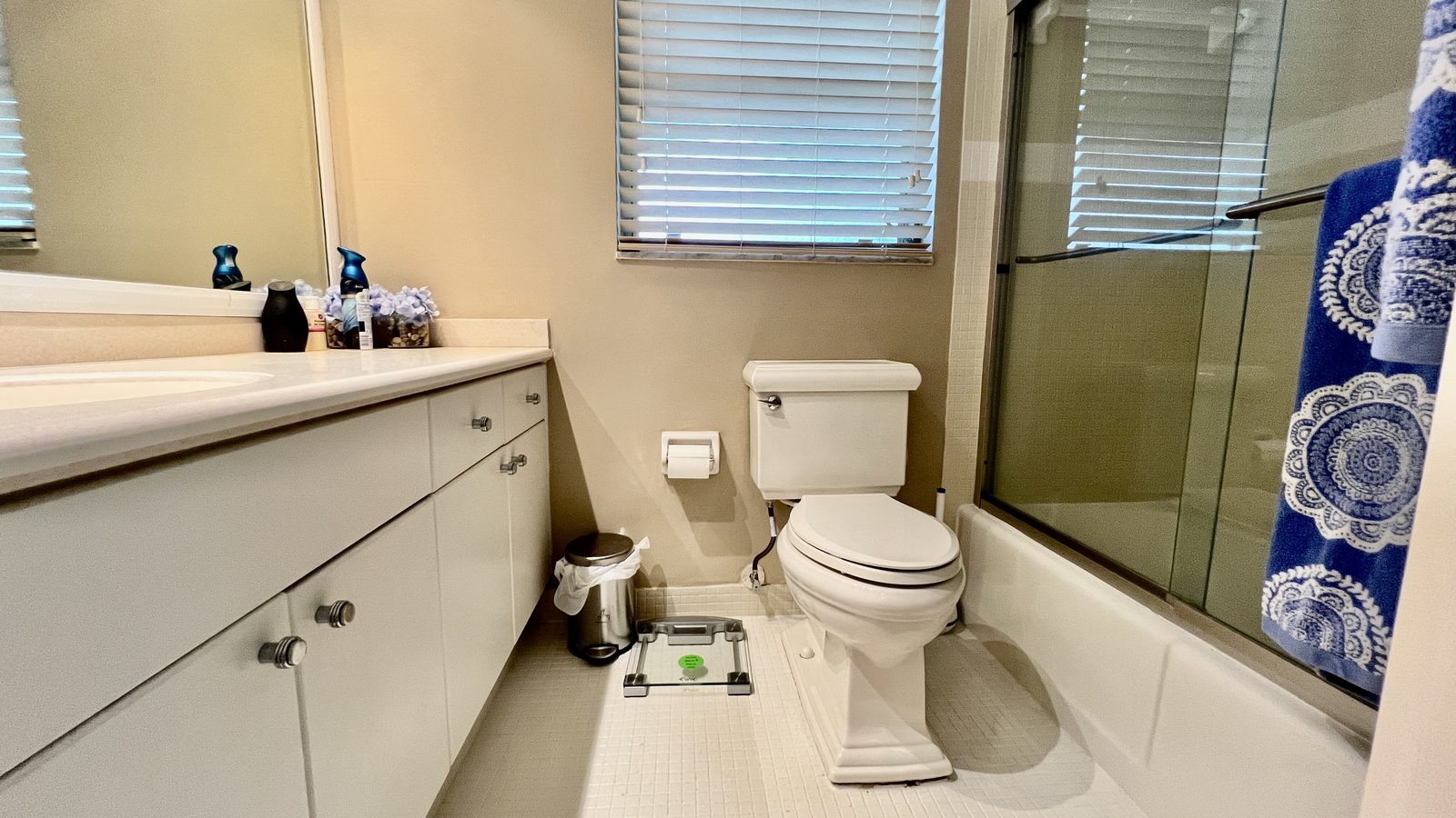 Secondary bathroom with tub and shower