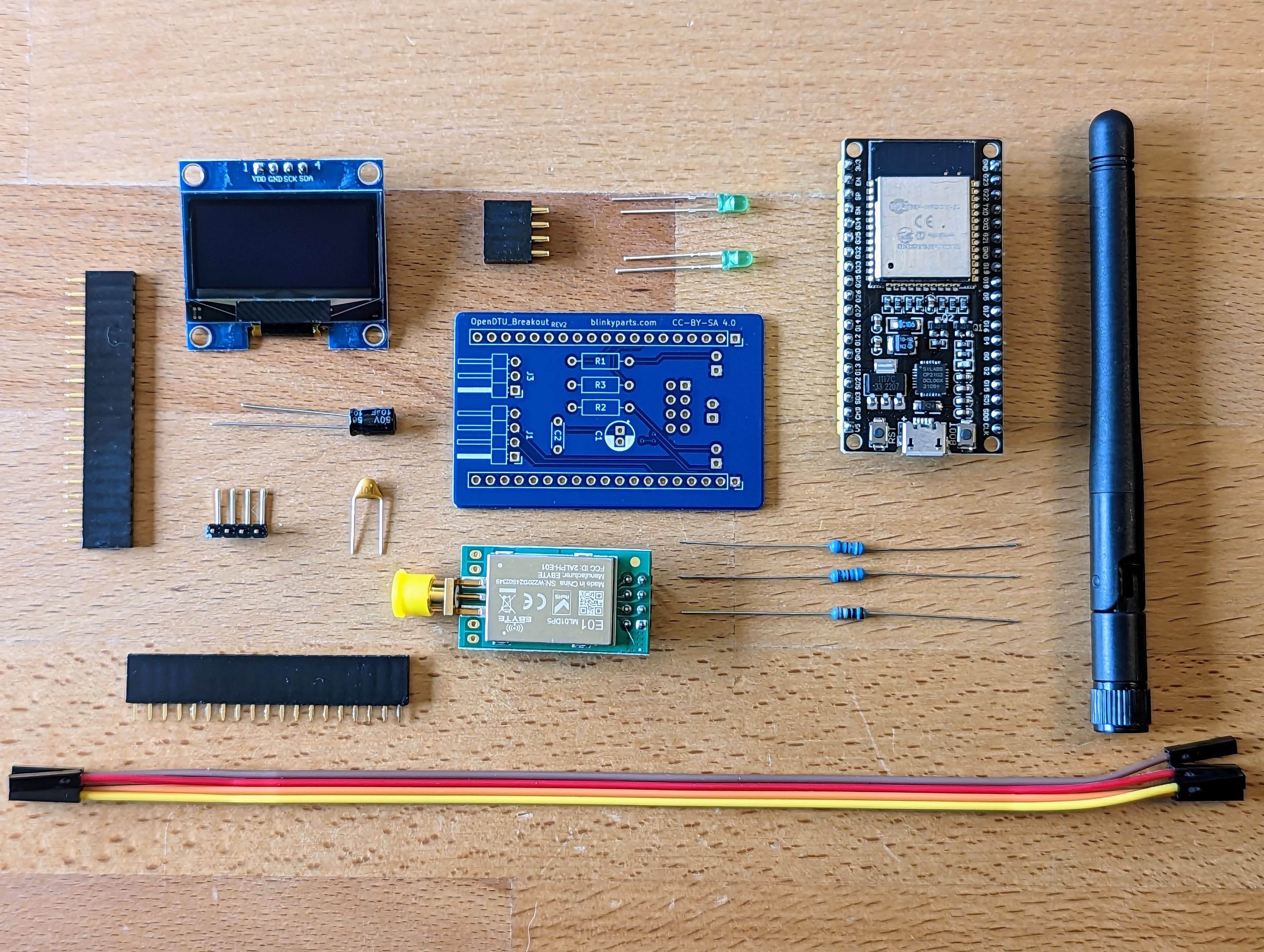 OpenDTU Breakout Board with Display and Case