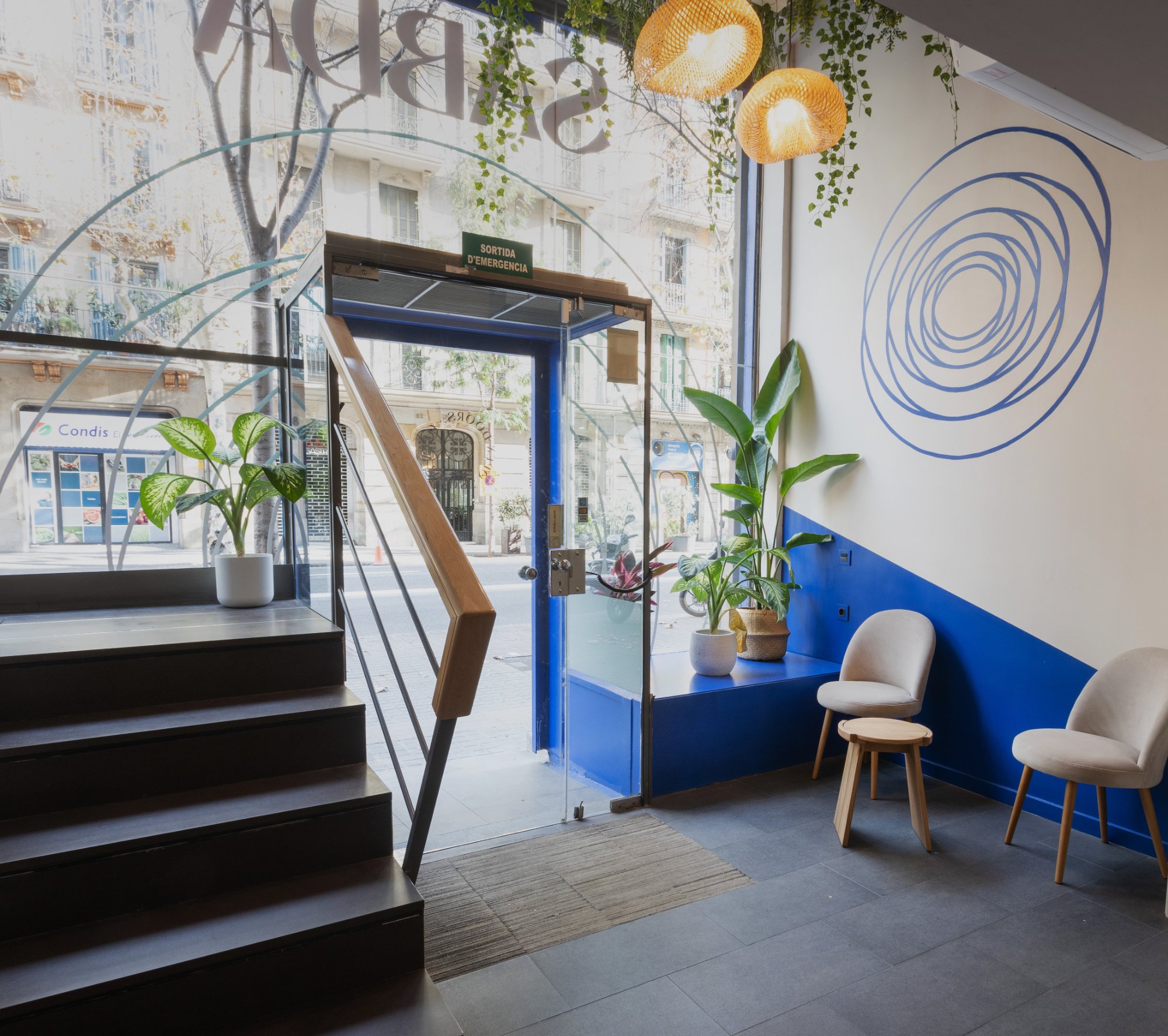 Entrada de SABDA en la calle Muntaner