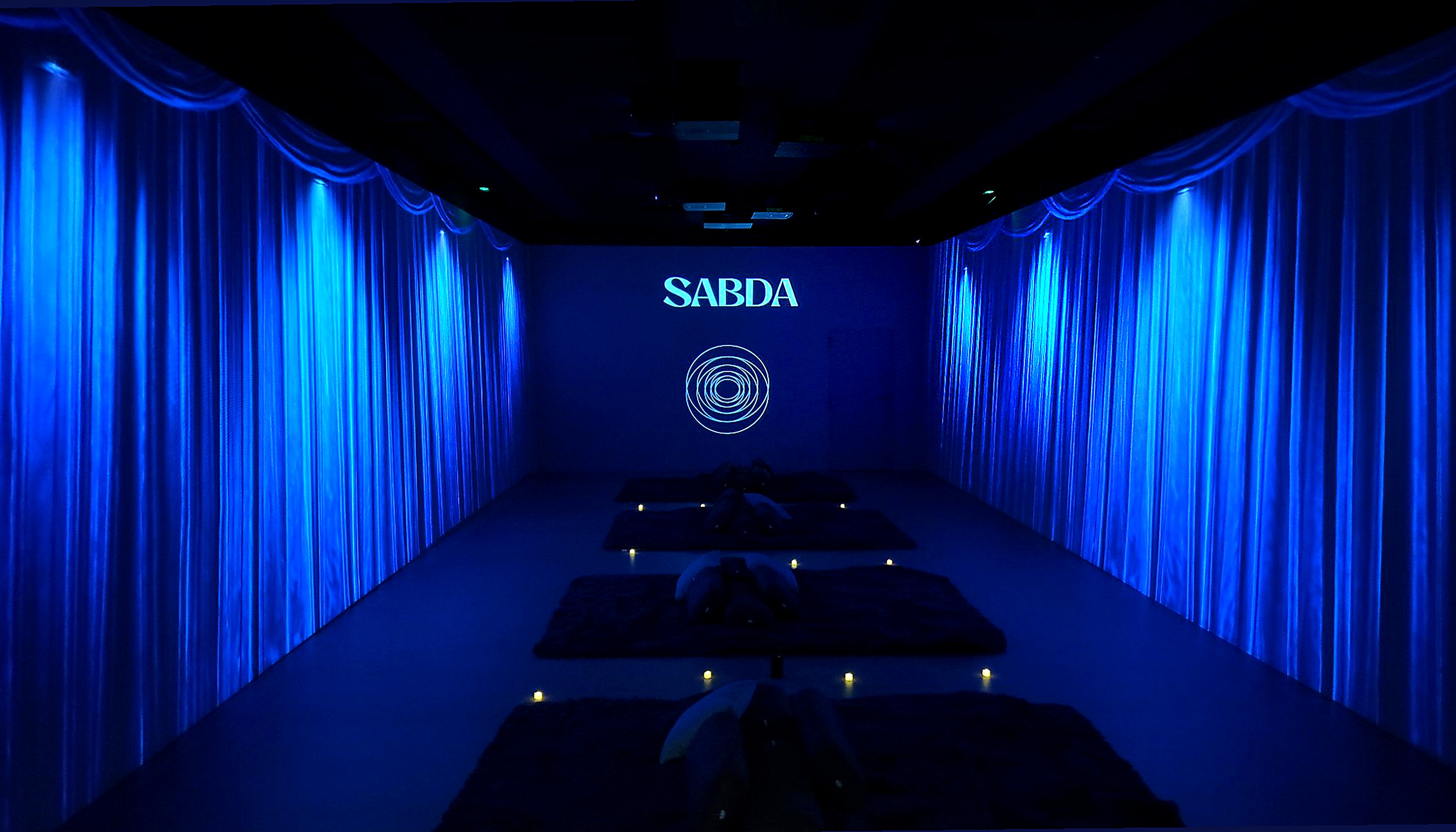 SABDA immersive room with 360-degree blue projections and meditation mats Barcelona