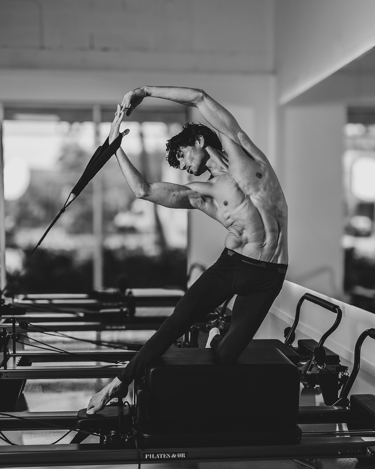 Pourquoi les athlètes de haut niveau jurent par le Pilates au studio NUMÉ