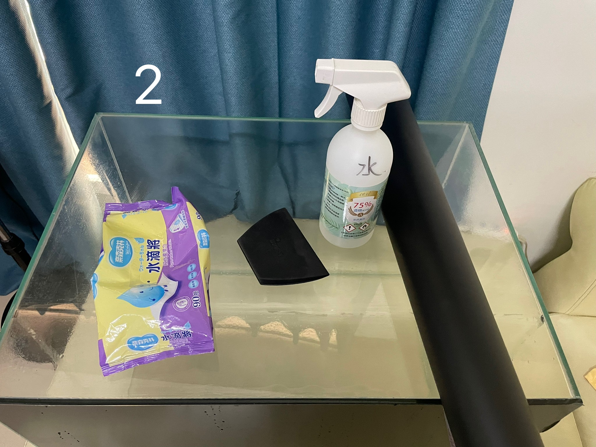 步驟3 濕紙巾擦拭