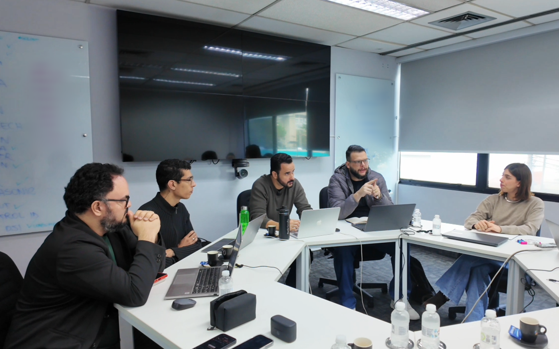 Start presencial ou reunião estratégica com uma operação real