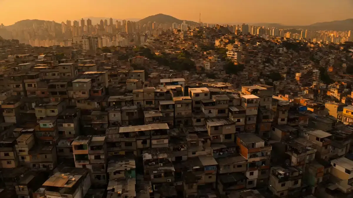 VERTICAL CITY — São Paulo Parkour at Sunset A teenage gir...