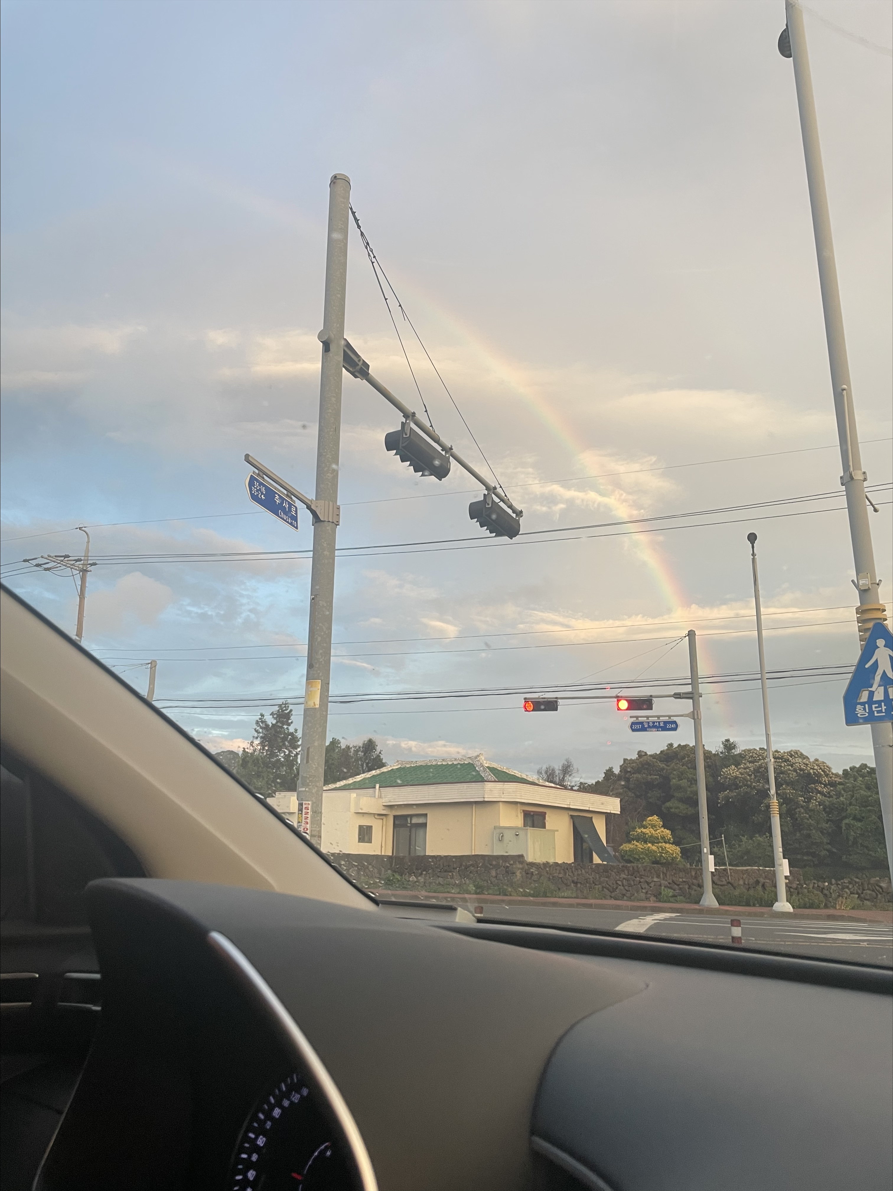 落地首先看到了彩虹！