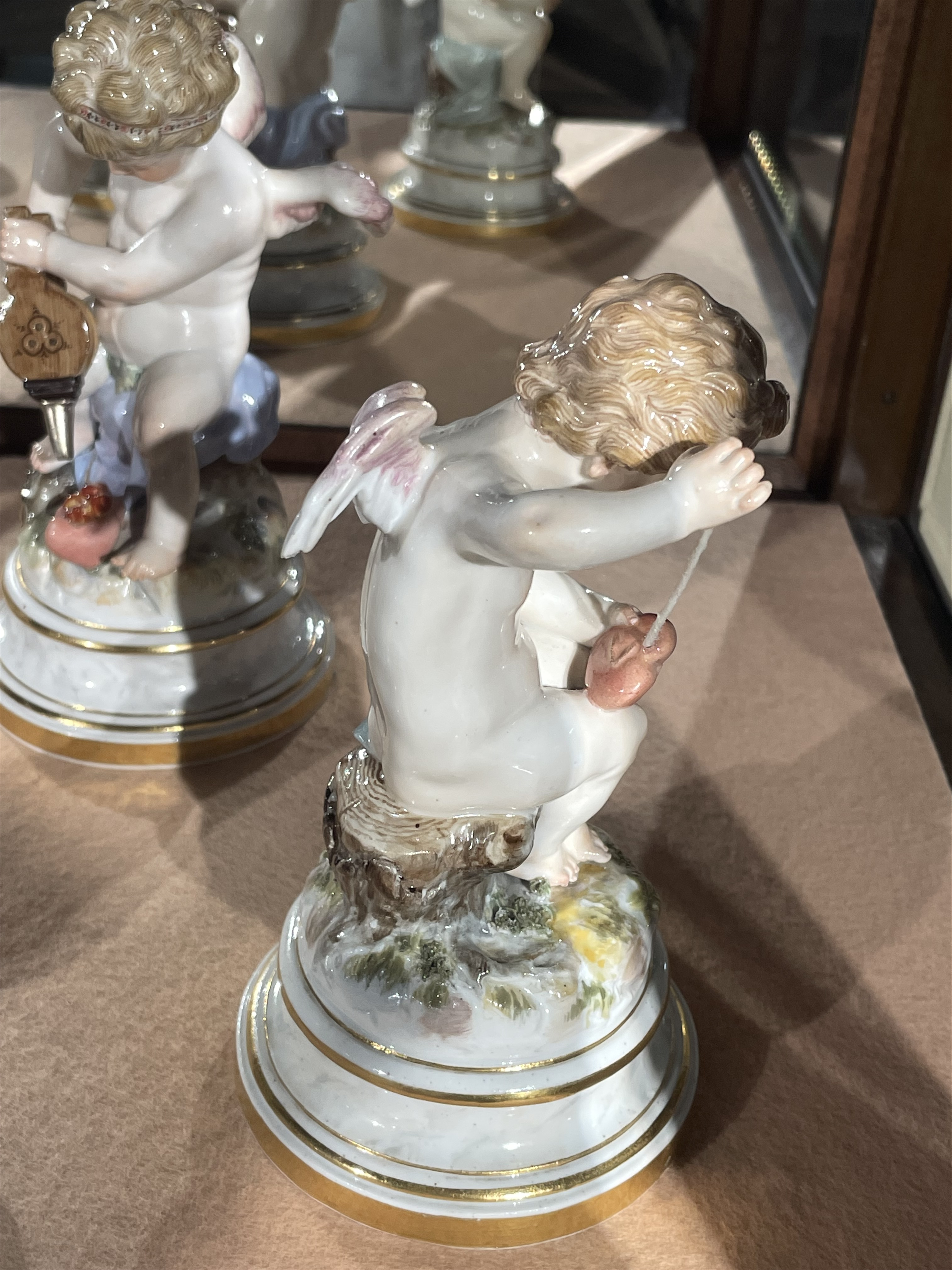 爱心破破烂烂..