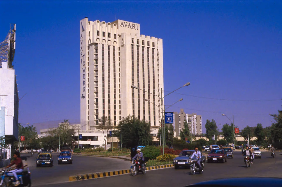 karachi-1985-avari-towers.png