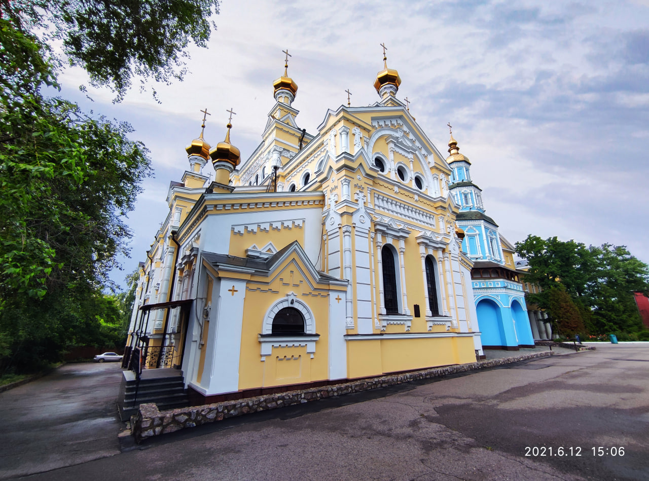 Будівля з боку вул. Університетської