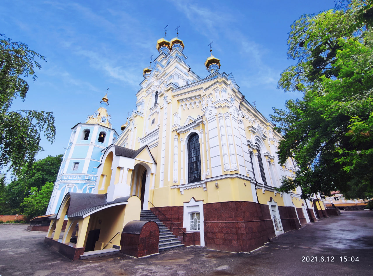 Будівля з боку вул. Клочківської