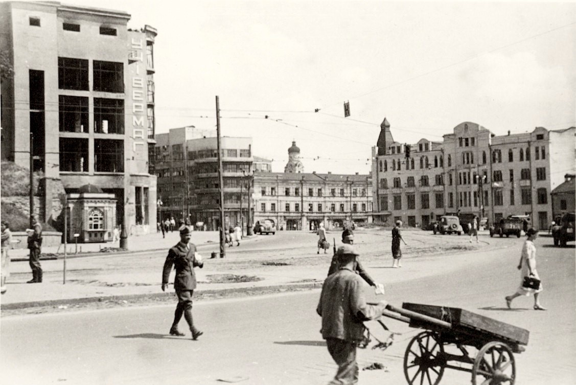 Дзвіниця церкви з Сергіївського майдану в 1942 році