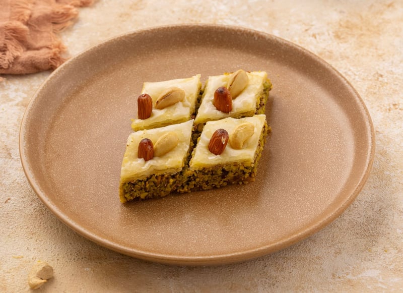 بقلاوة أبيض معين مزرع