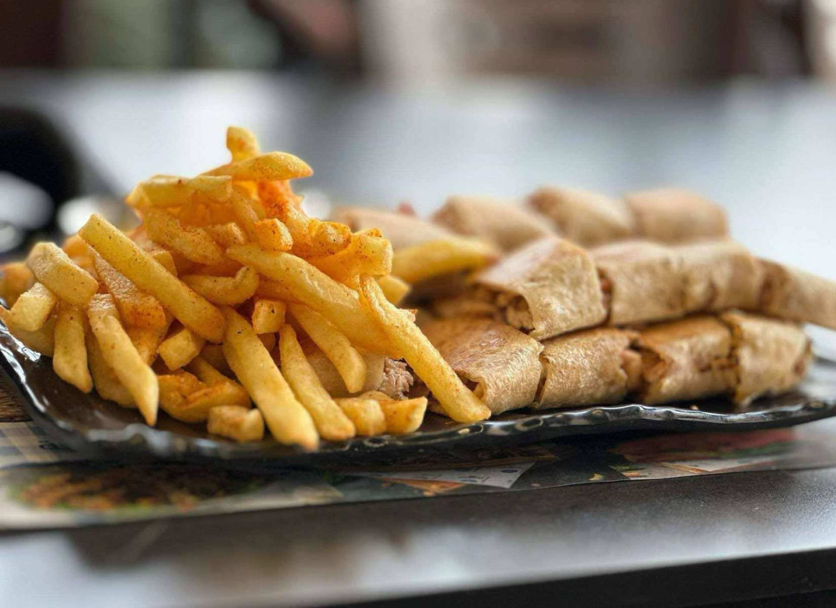 وجبة شاورما دجاج أردنية مقطعة