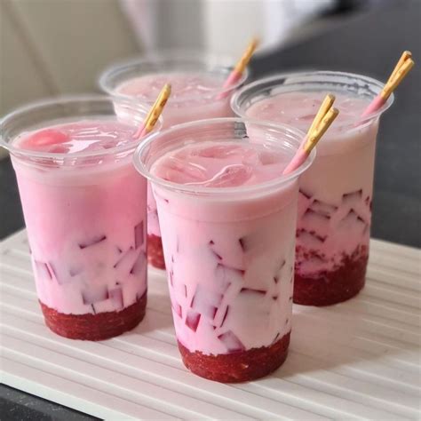 Resep Jelly Cup Strawberry yang Segar dan Cantik