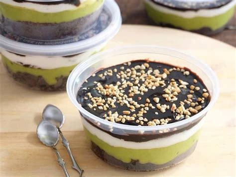 Resep Puding Cup Alpukat Creamy dan Segar