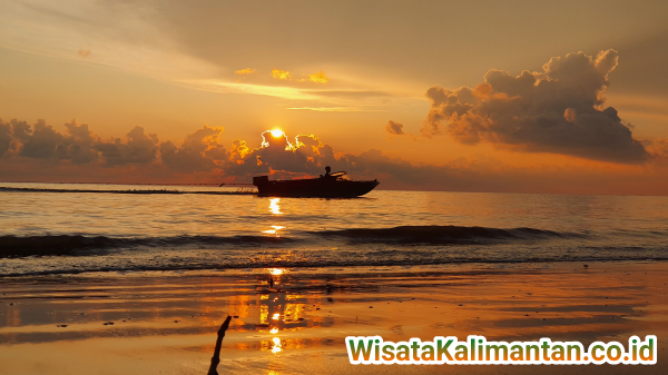 Objek Wisata Pantai Batakan Lama, Tanah Laut, Kalimantan Selatan