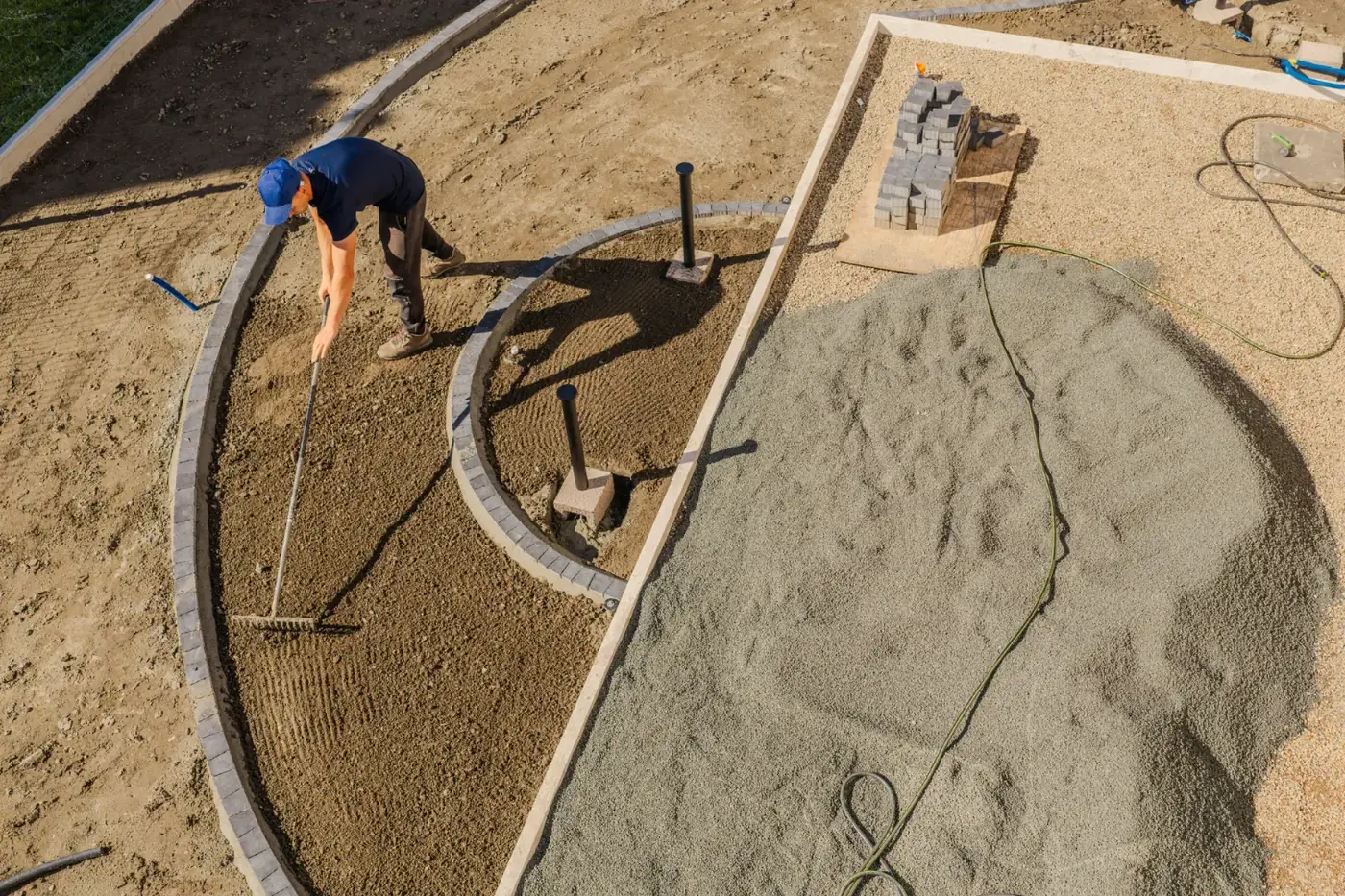 Instalación de hardscaping con adoquines