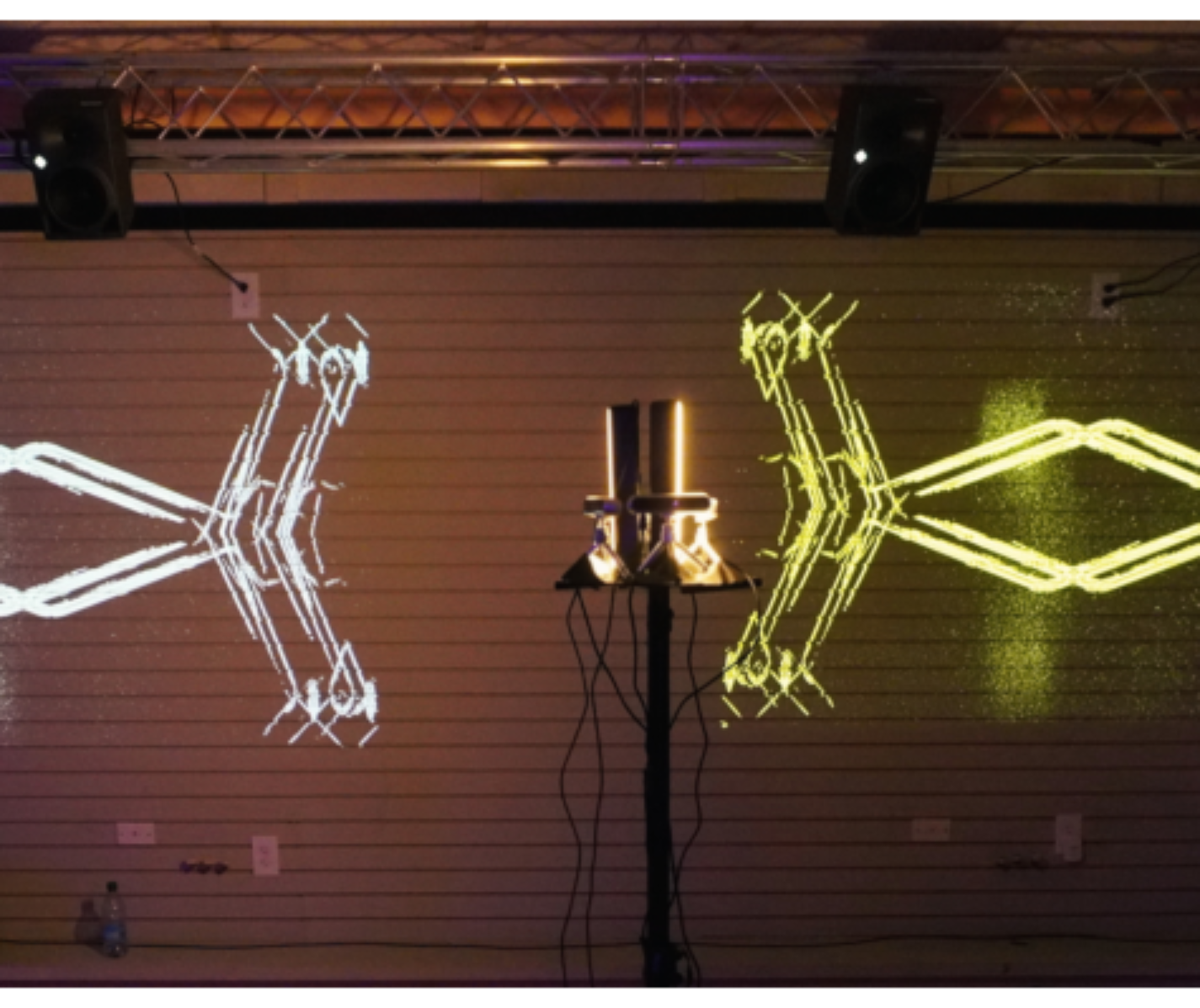 原论文 Figure 1:Since Everyone’s a DJ installation at The Underground Atlanta.