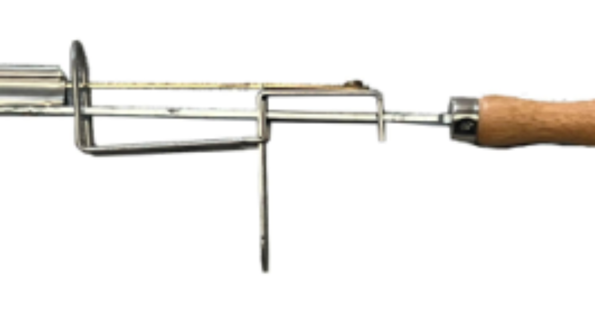 原论文 Figure 2:An antique rug tufting tool (2025)