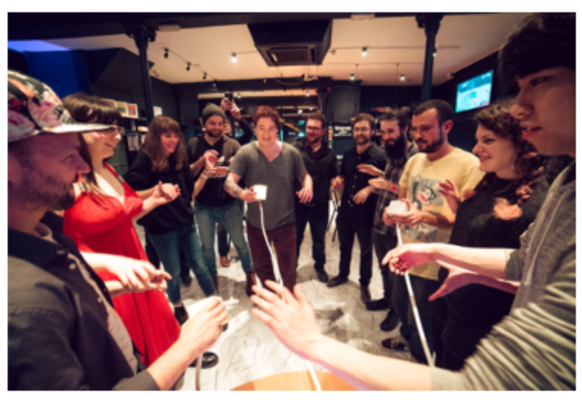 原论文 Figure 8:Bridging at version 3: twelve people collaborating across an extended human chain that scales the…