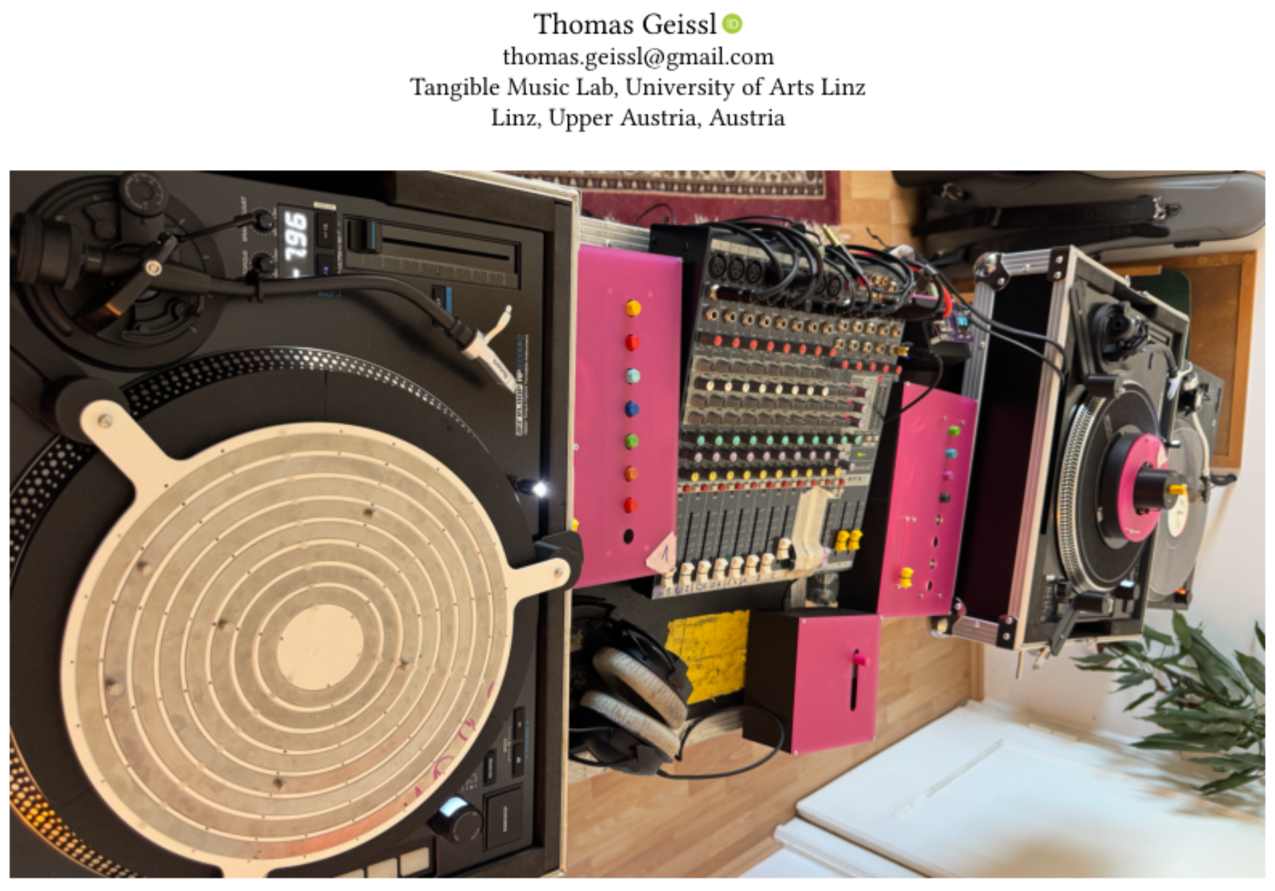 原论文 Figure 1:Photo of Turntangilism 3000 setup with Tamphall8r, Tamplate, Tamplifier, Tamplepack8, Tamputer…