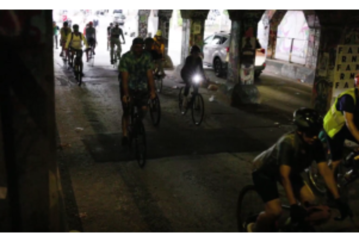 原论文 Figure 8:Riding through Krog Street Tunnel.