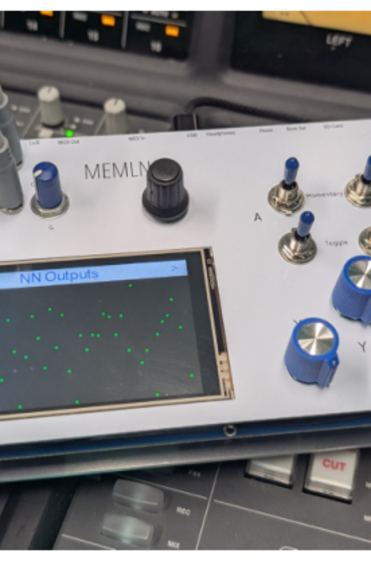 原论文 Figure 1:The MEMLNaut Channel