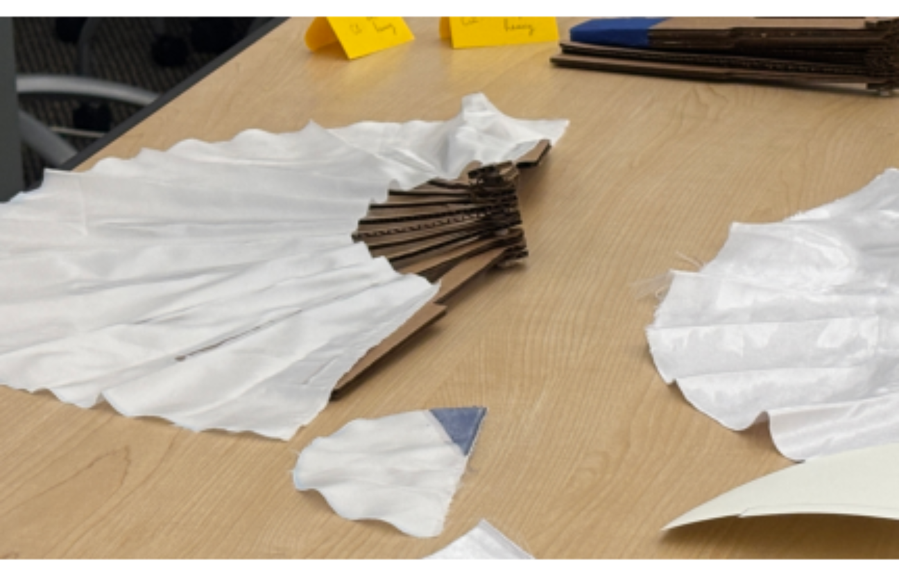 原论文 Figure 1:Various physical prototypes of an interactive dance fan.