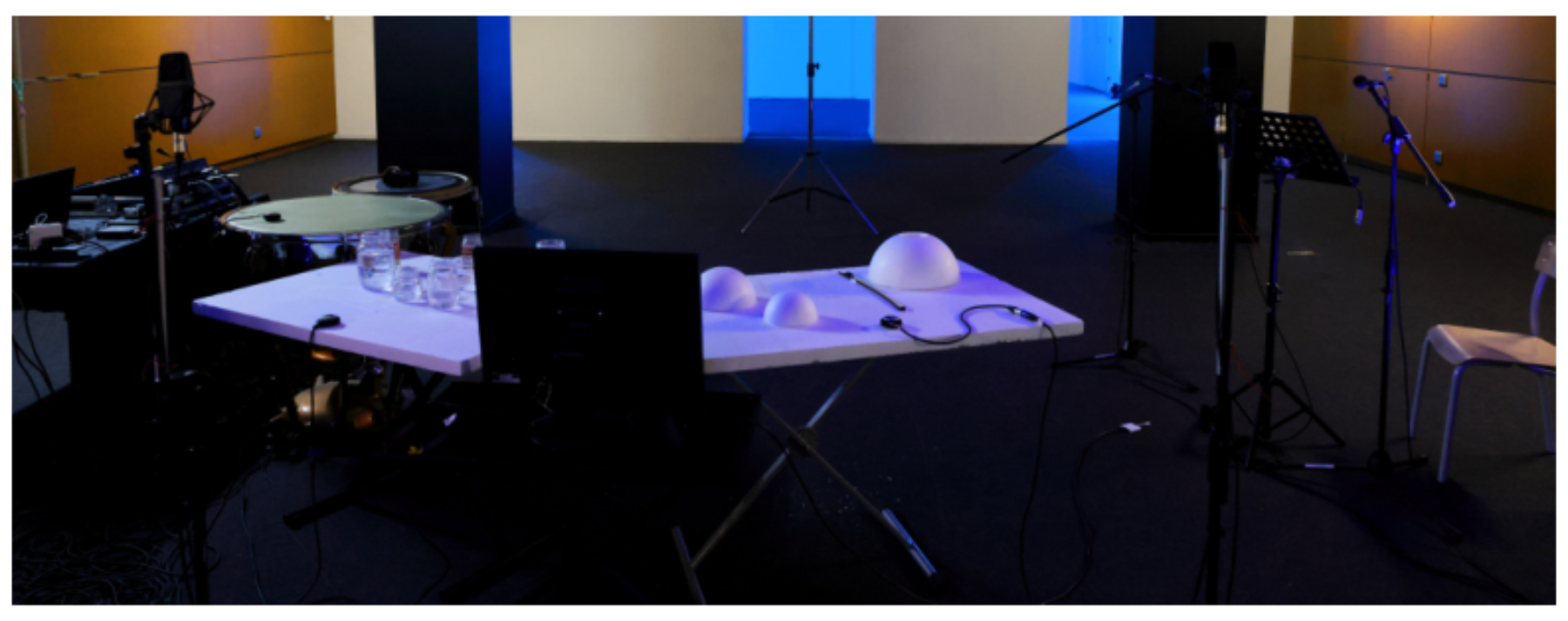 原论文 Figure 1:The Larsen Station used in Touching the air (2025). ©HANATSUmiroir. Photo by Pauline Marfaing