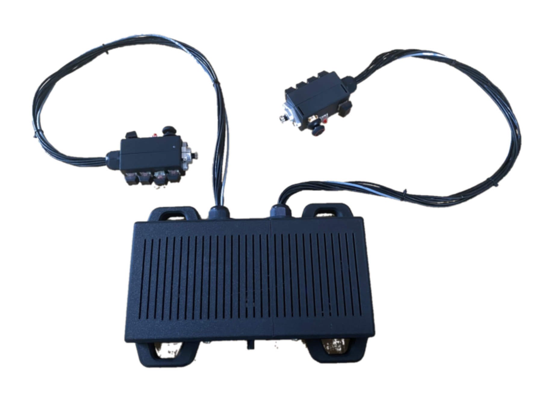 原论文 Figure 1:3D printed backpack and controllers.