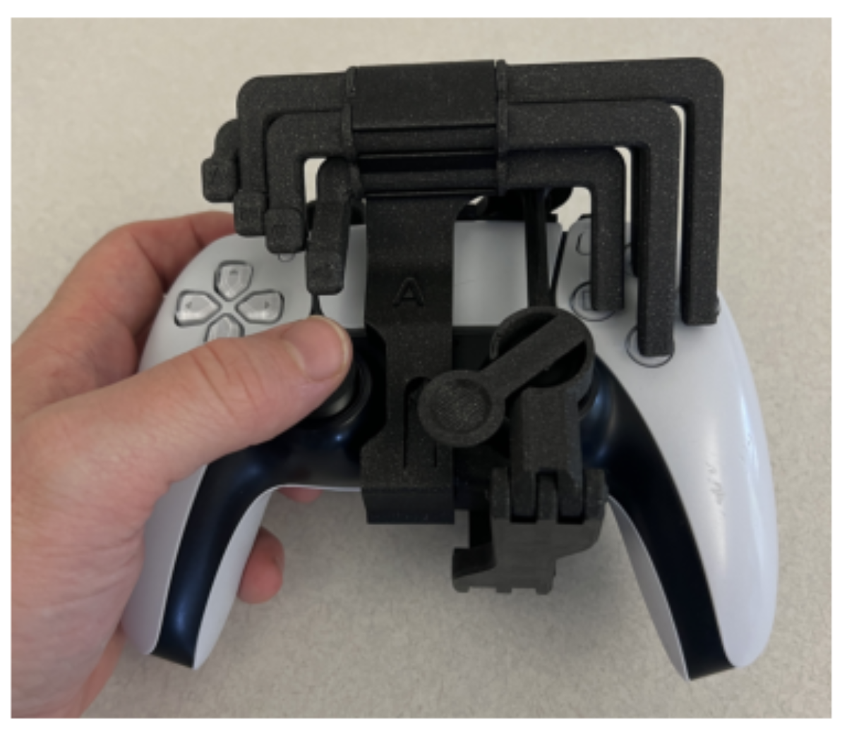 原论文 Figure 1:A DualSense controller augmentation for one- handed operation, design files freely available on…