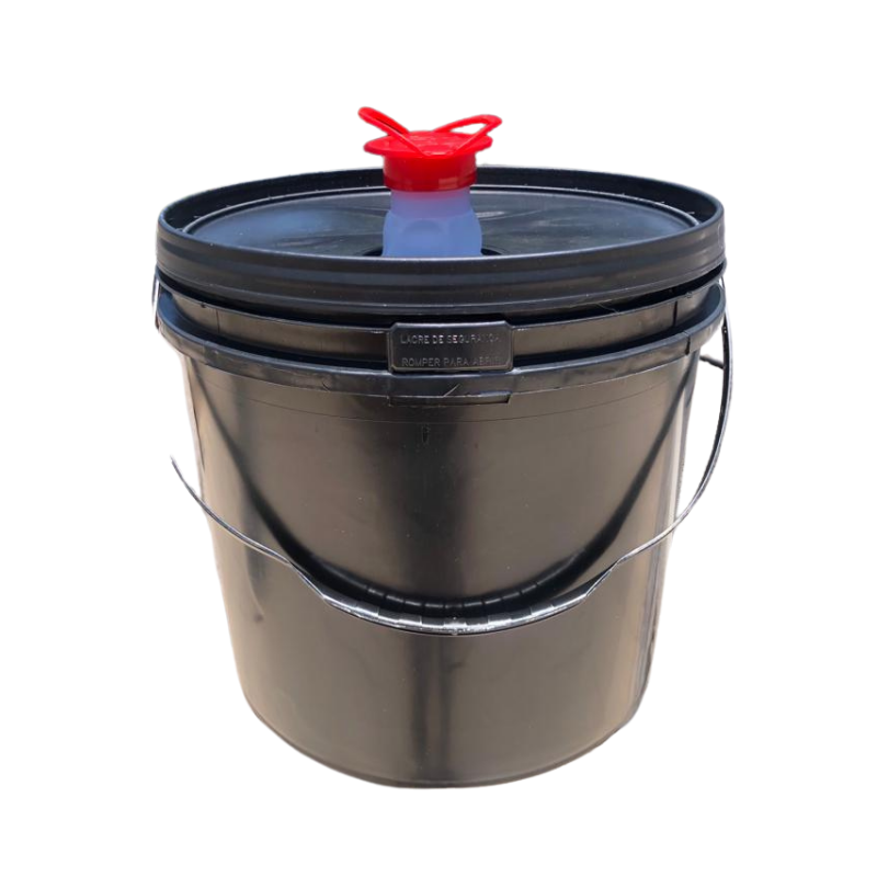 Balde 16 L Bico Retrátil Reciclado — Preto
