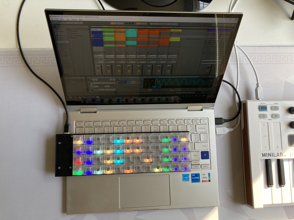 planck layout with MIDI clips