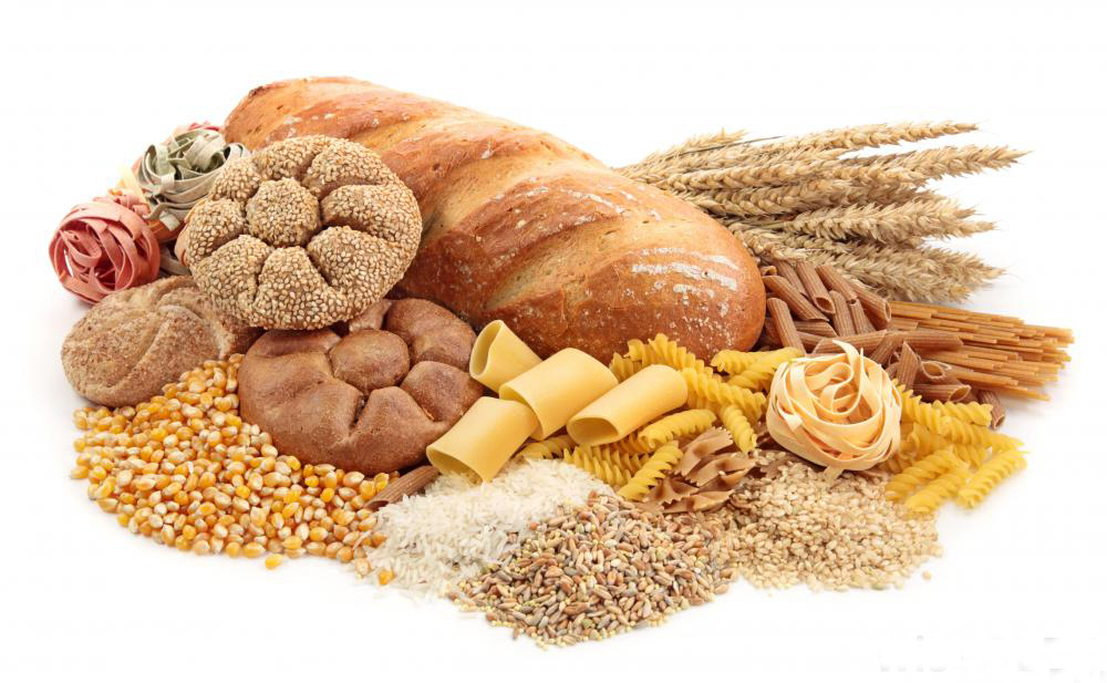 Các thực phẩm như bánh mì và gạo không thể thiếu trong thực đơn ăn dặm
