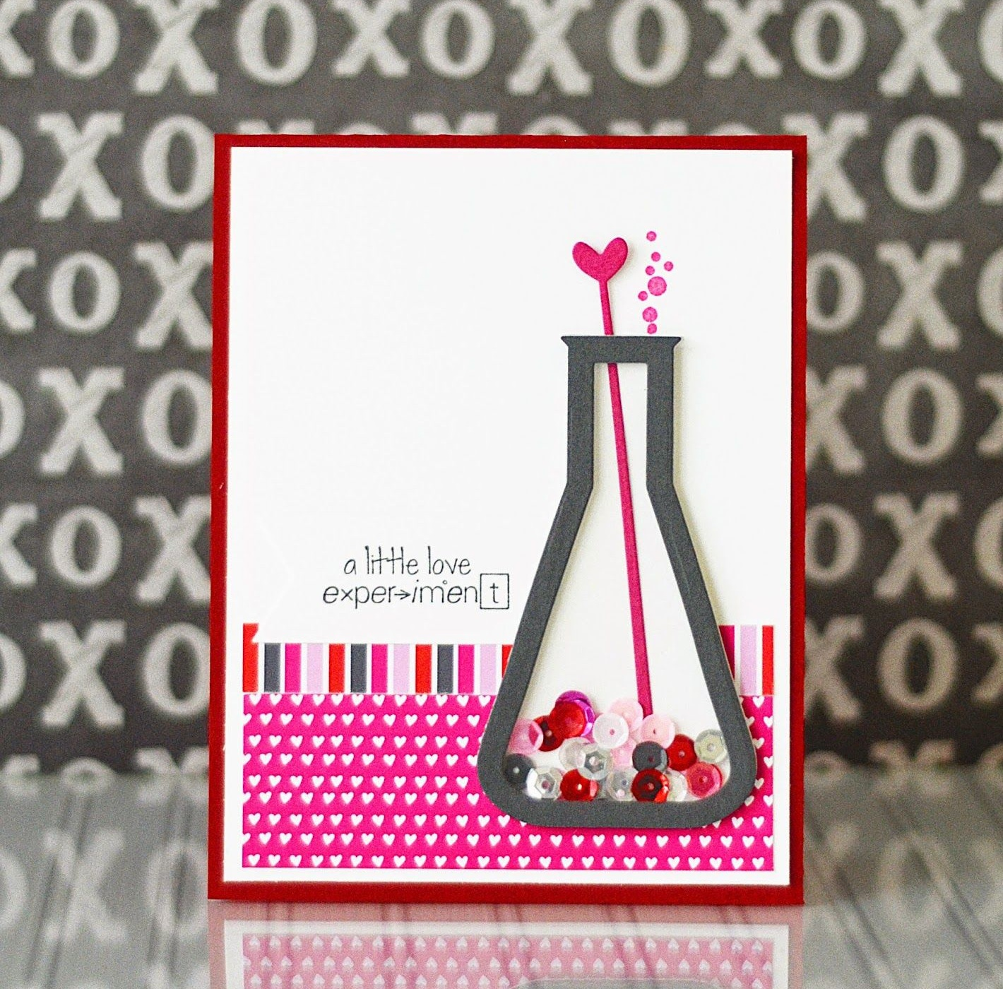 Trang trí tấm thiệp Valentine gửi người yêu hình lọ thuốc