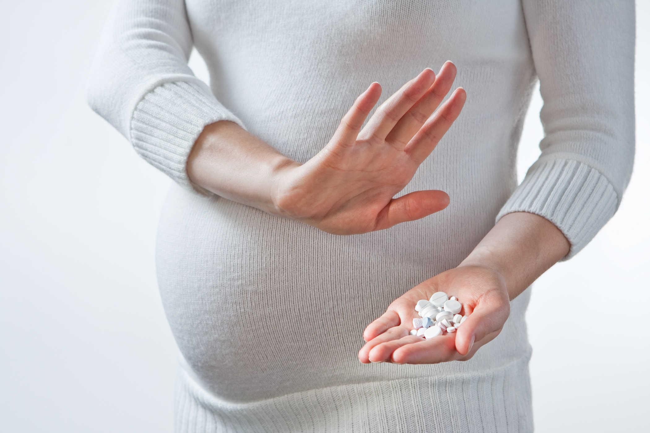 Không nên tùy tiện sử dụng thuốc khi mang thai 