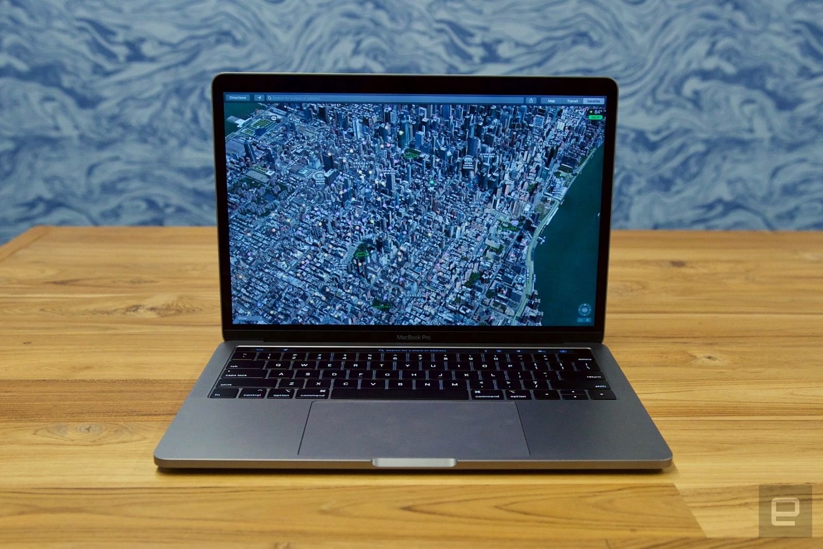 Macbook Pro 13 inch 2019 sở hữu thiết kế mỏng gọn