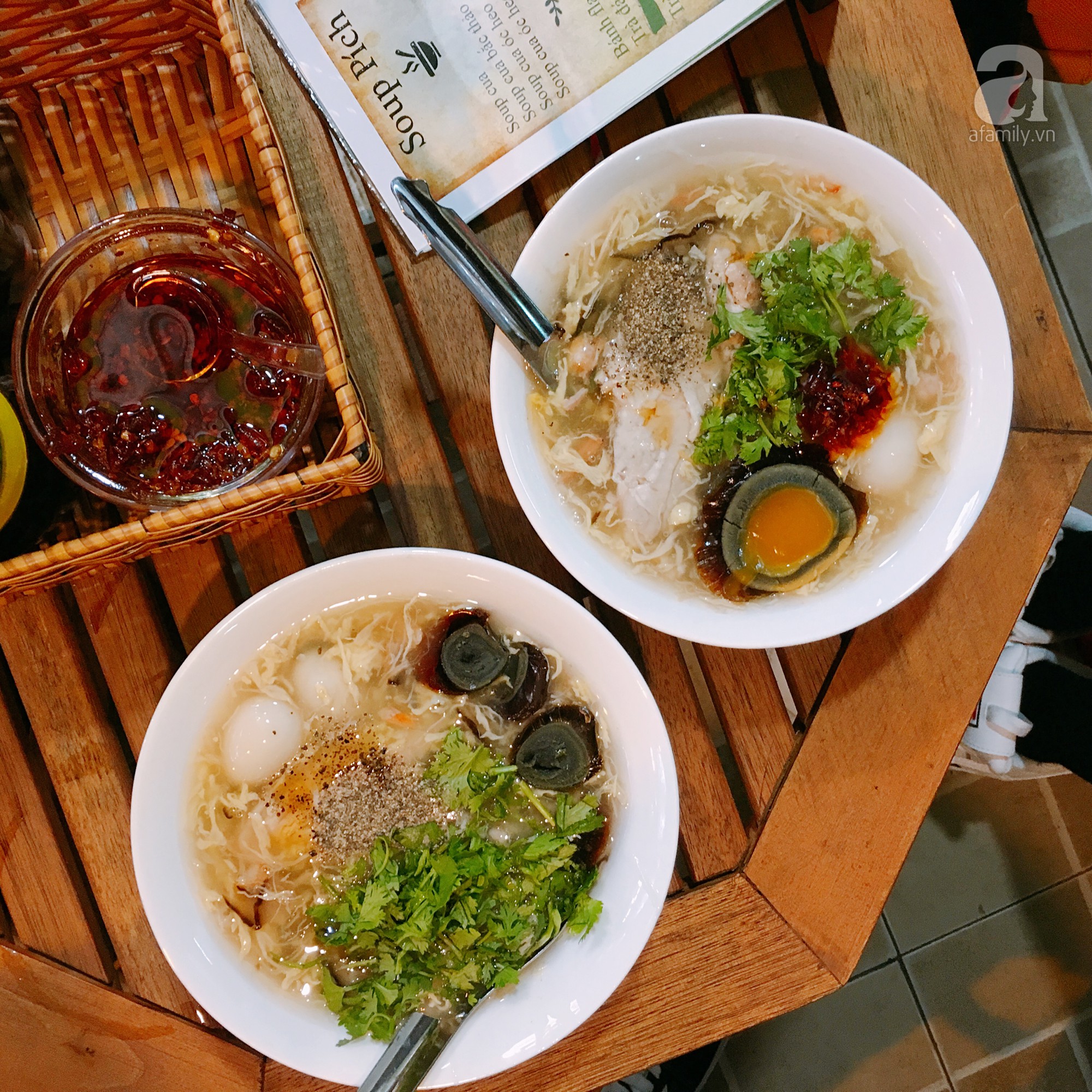 Món ăn đường phố Việt Nam quen thuộc - Súp cua vỉa hè 