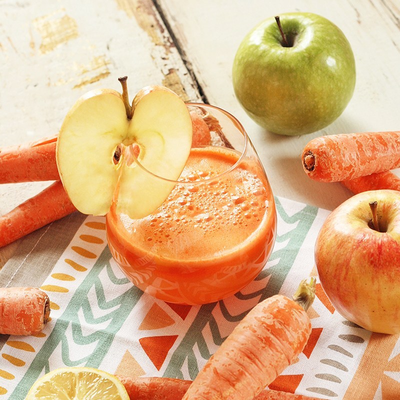 Bổ sung nước ép cần tây cà rốt giúp hạn chế sự thèm ăn của cơ thể