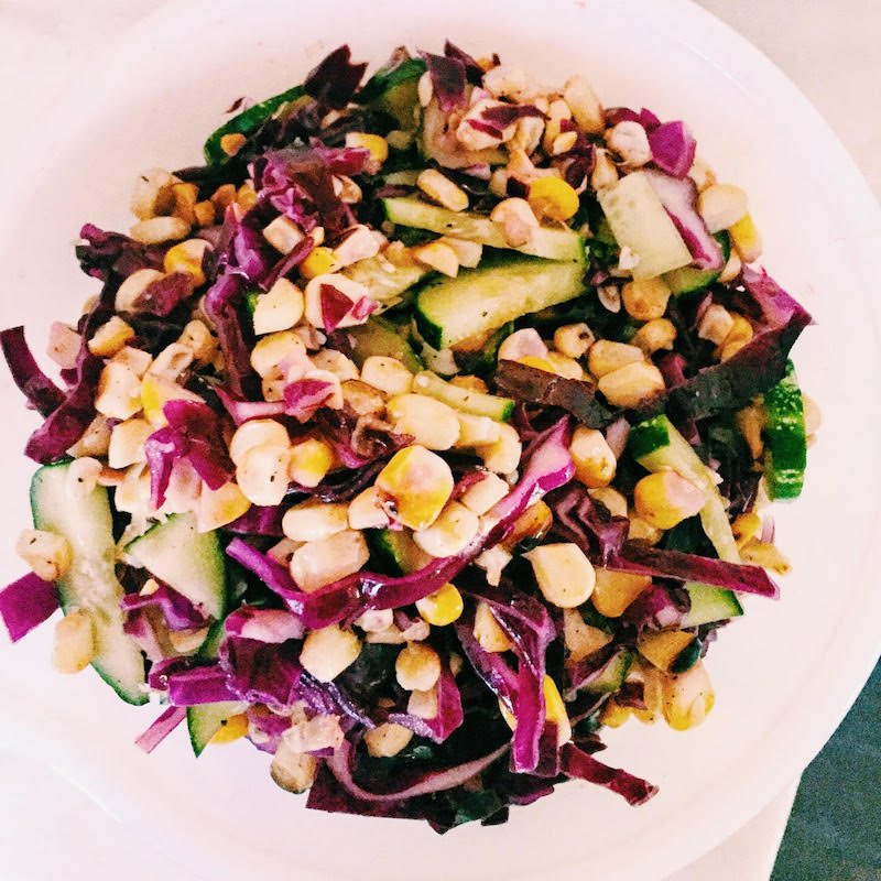 Salad bắp chiên vàng và bắp cải tím cắt nhỏ cực tinh tế 
