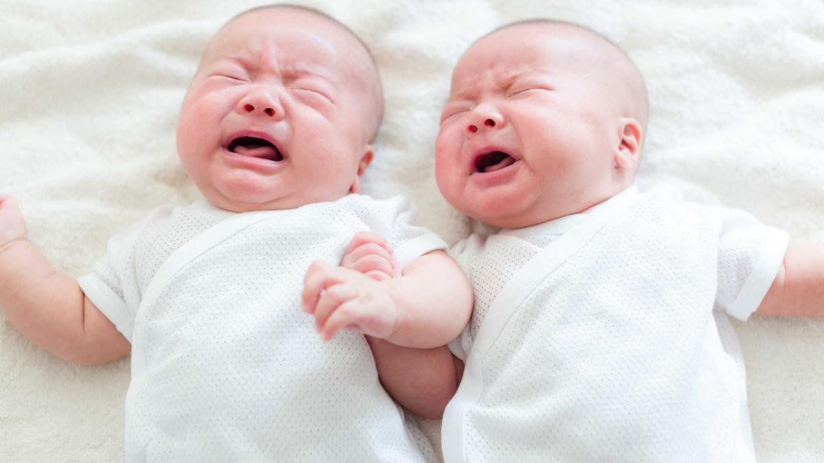 Cần dỗ trẻ sơ sinh quấy khóc khi trẻ bị đói