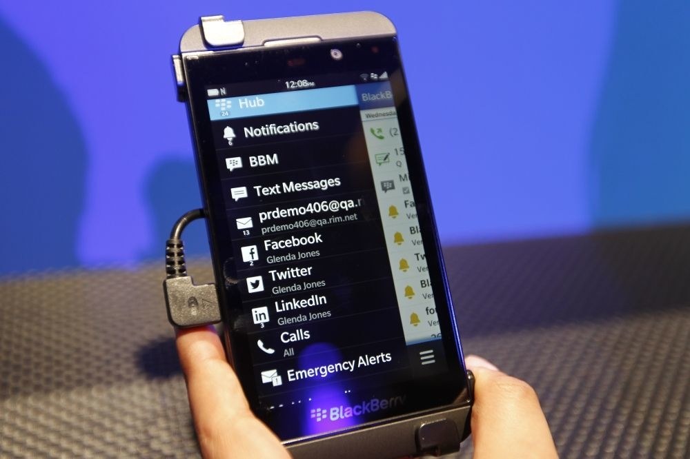 BlackBerry Z10 siêu nhỏ gọn trong lòng bàn tay