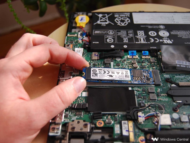 Để mua được ổ cứng SSD chất lượng cần lưu ý  gì?